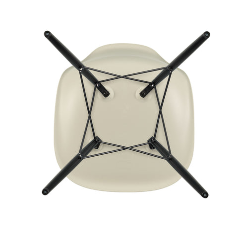 Cadeira Eames em Plástico DSW / Base Maple Preto
